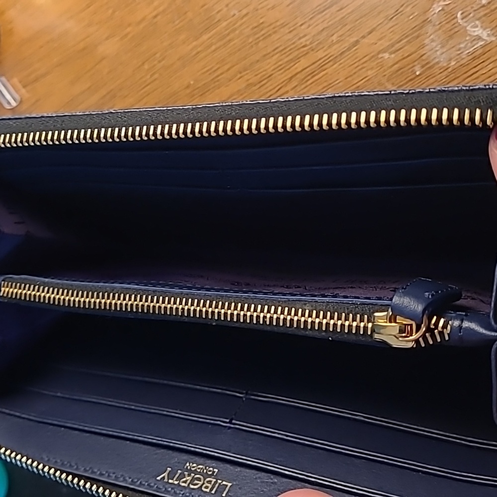 Liberty of London Iphis Continental wallet - Picture 9 of 11